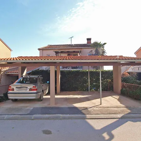 Apartment Near In Valbandon-istrien 44867